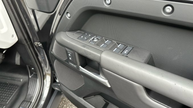 Land Rover Defender 3.0 D350 X-Dynamic HSE 130 5dr Auto Diesel Estate - Image 42